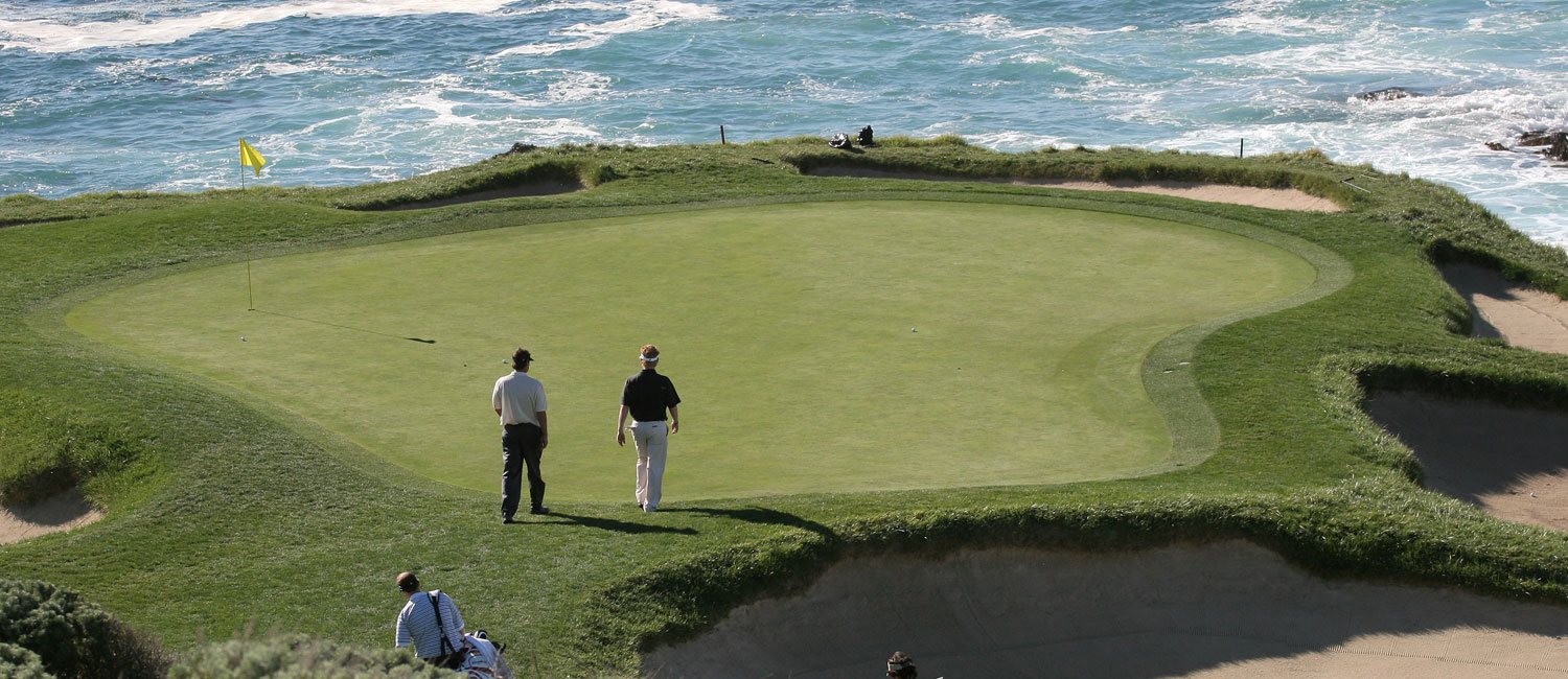 ENJOY THE VARIOUS GOLF COURSES NEAR OUR MONTEREY HOTEL