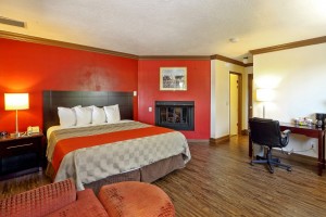Red Roof Inn - King Suite with a Fireplace