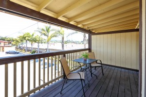 Red Roof Inn - Bright Balcony to Relax Outdoors