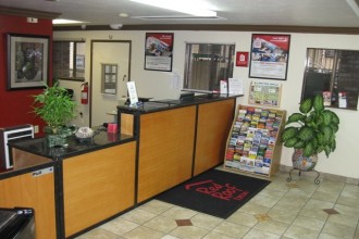 Red Roof Inn - Reception Desk