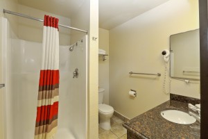 Red Roof Inn - Spacious Bathroom